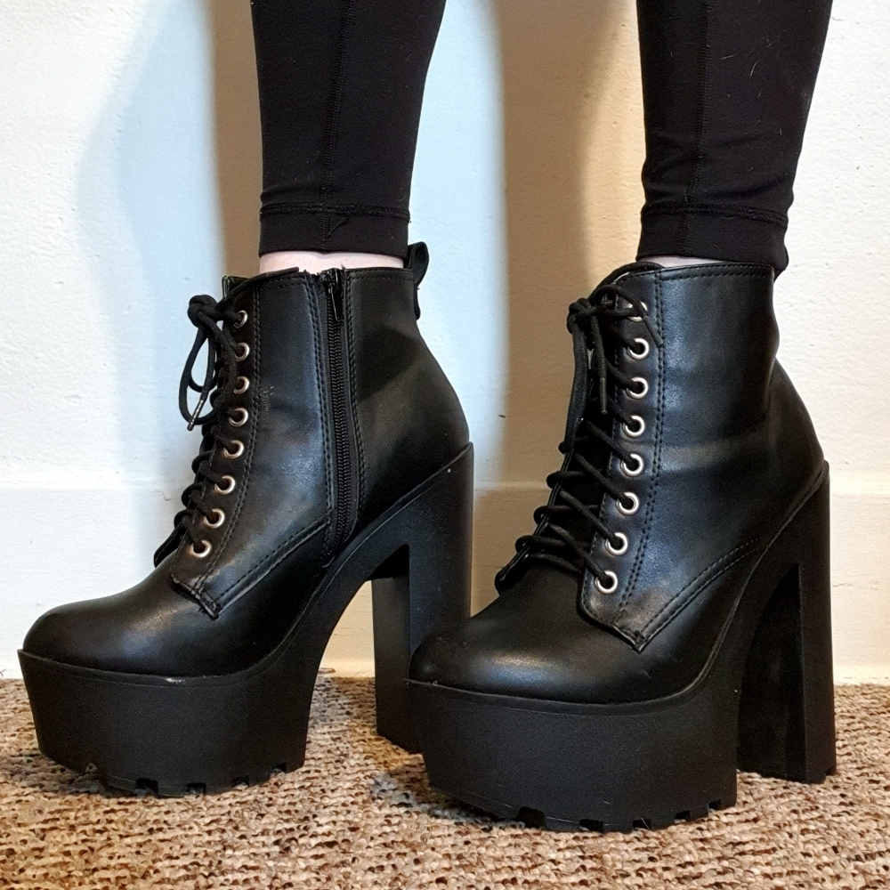 Charlotte Russe black platform heel